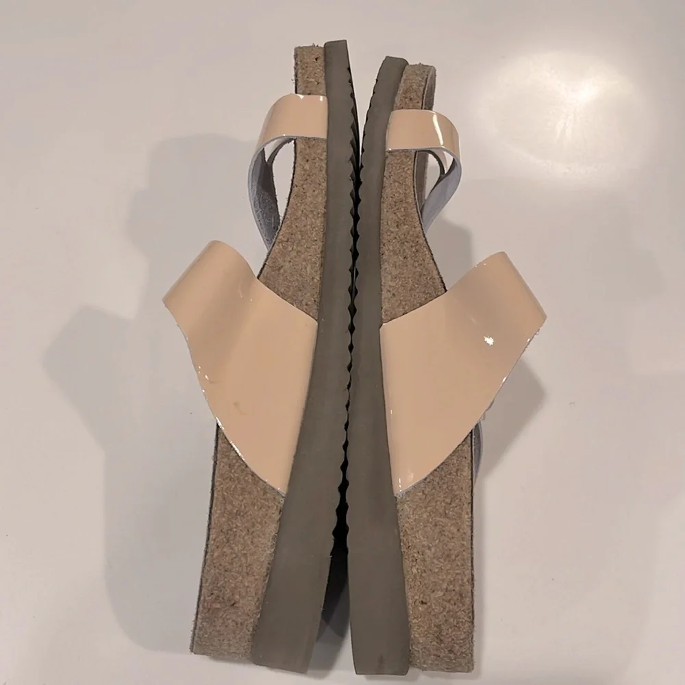 MEPHISTO HELEN Classics Sandals Tan/Beige patent with adjustable buckle - Picture 5 of 12